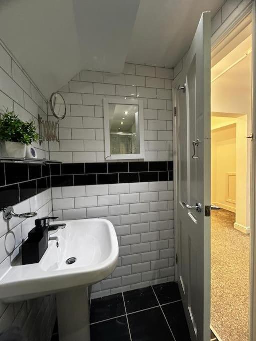 Lovely 5Br Home In Manchester. Close To The City Exterior foto